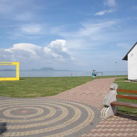 Balatonkeresztur/balaton 19469 公寓 *